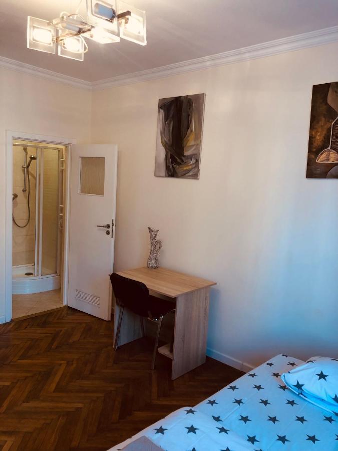 Gallery Apartment Lviv Bagian luar foto