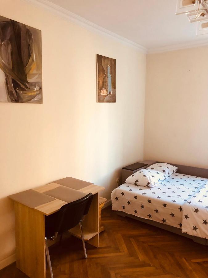 Gallery Apartment Lviv Bagian luar foto